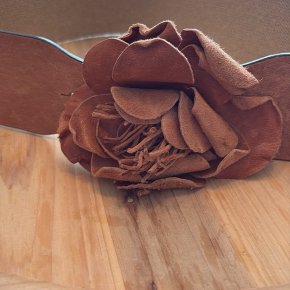 Banana Republic women’s M/L elastic waist belt floral buckle - Picture 7 of 10